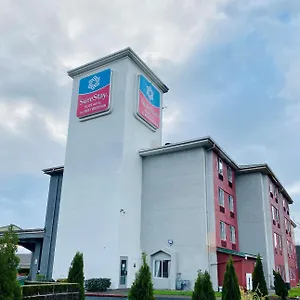 Days By Wyndham East Hotel
